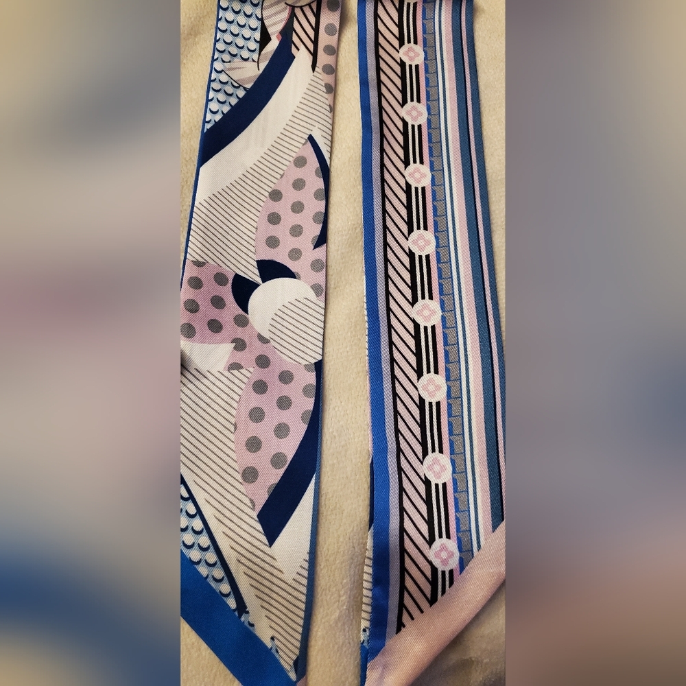 Skinny Bag Twilly, Hairtie, Elegant Red and Black Patterned Scarf